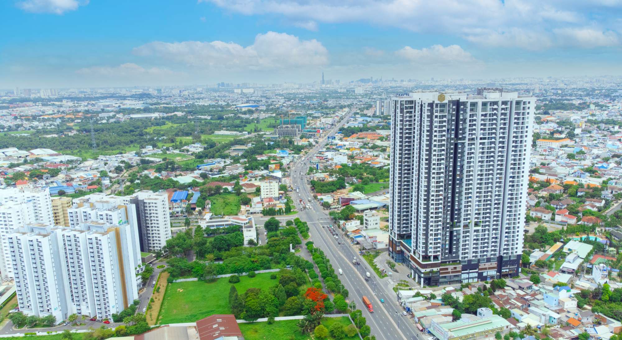 THE EMERALD GOLF VIEW - Ảnh 2